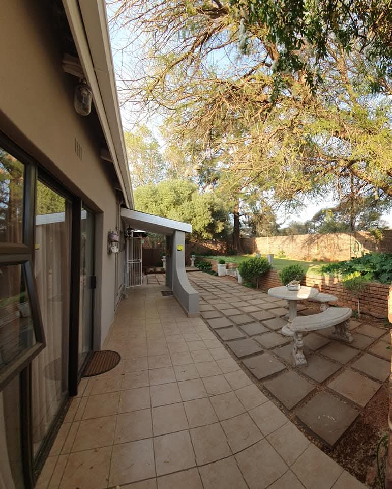 10 Bedroom Property for Sale in Warrenton Northern Cape